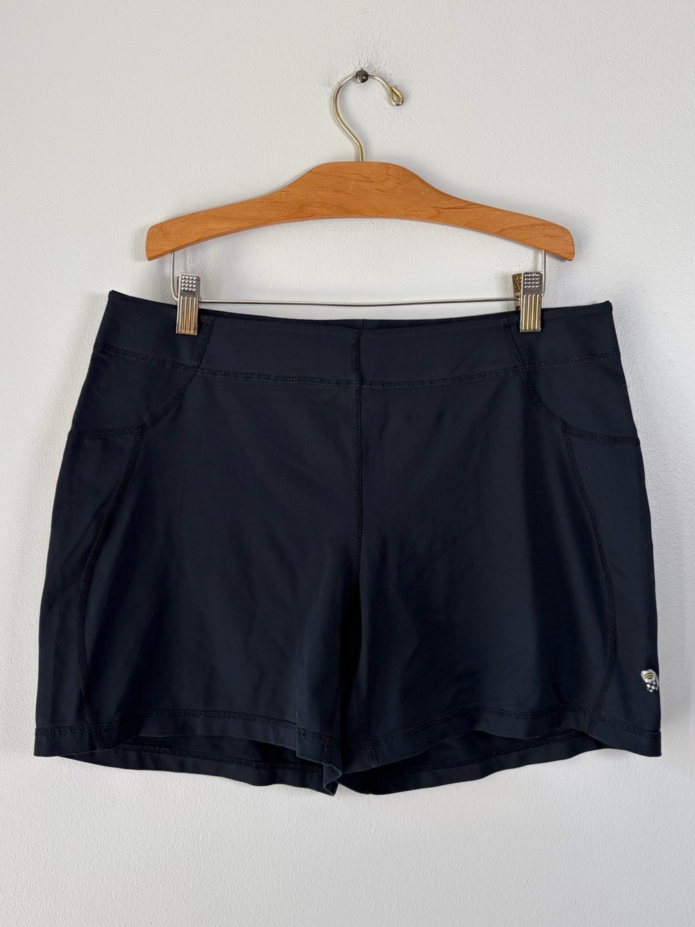 Mountain Hardwear Black Athletic Shorts Hiking Outdoor Workout Athletic